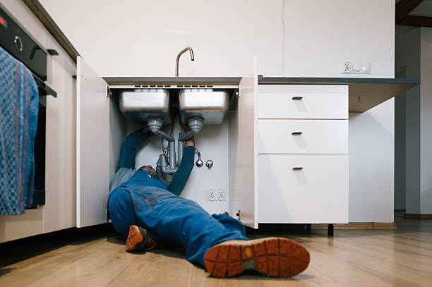 Professional Drain Cleaning technician working in Tarzana, CA